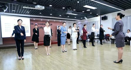 全国最专业的礼仪培训师课程及会议展览服务指南
